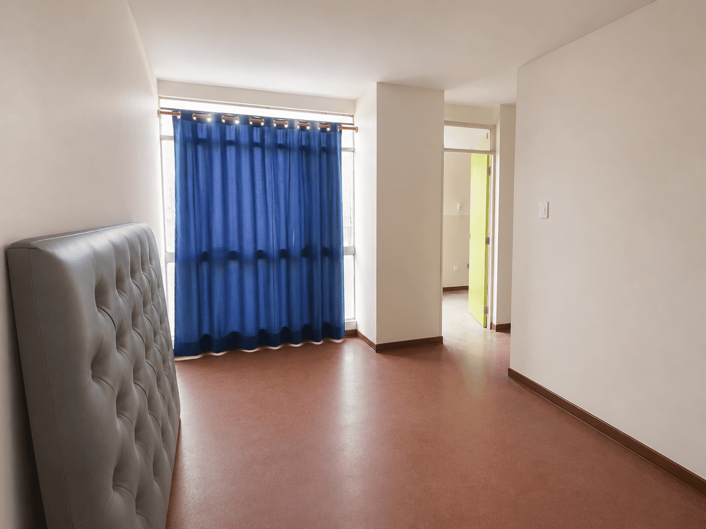 Foto real de la habitacion principal del departamento en alquiler en Surco